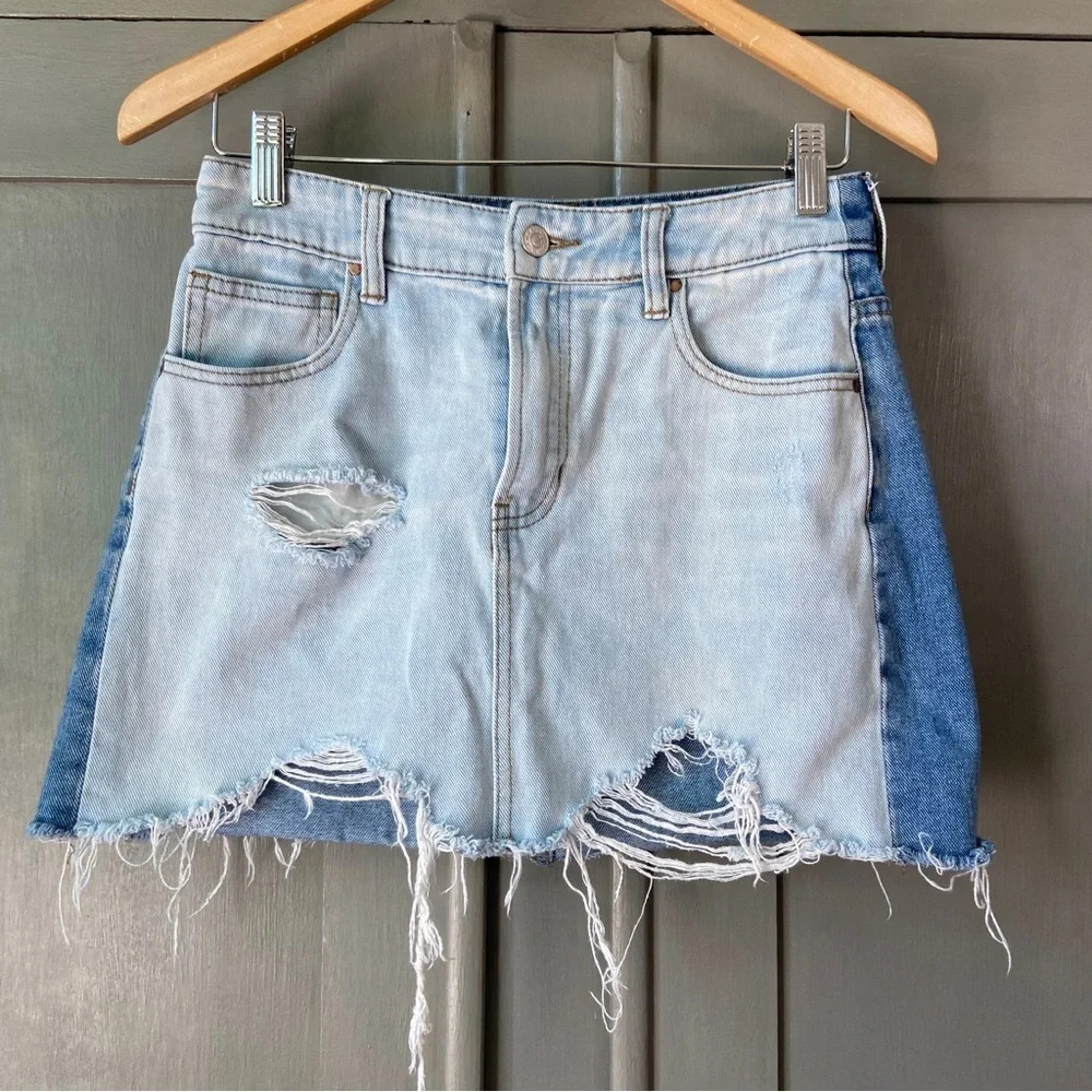 PacSun Distressed Two Toned Frayed Hem Denim Jean Skirt Size‎ 26 Y2K